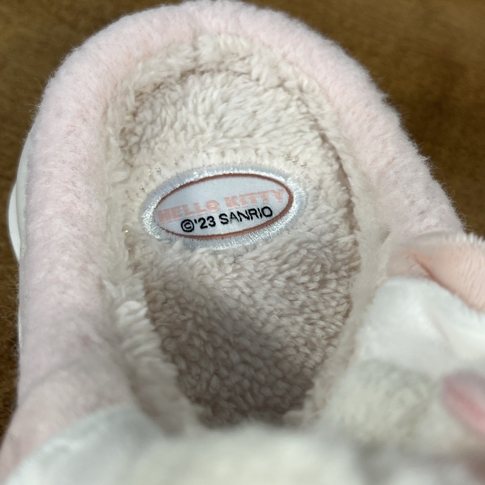 Sanrio HELLO KITTY Women's Plush Slippers Size 40-41 - Picture 11 of 16